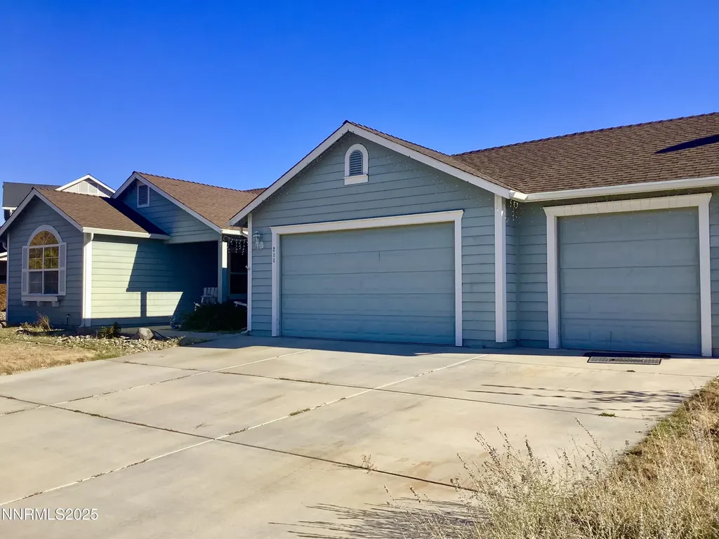 211 Shady Grove Dayton NV 89403