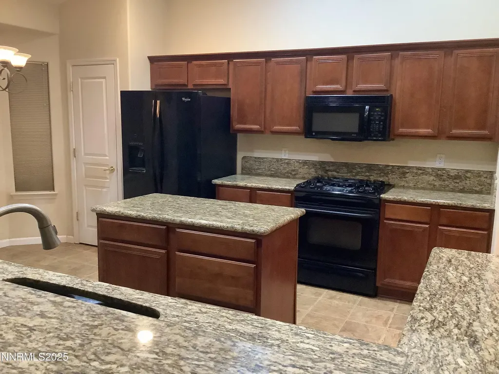 211 Shady Grove Dayton NV 89403