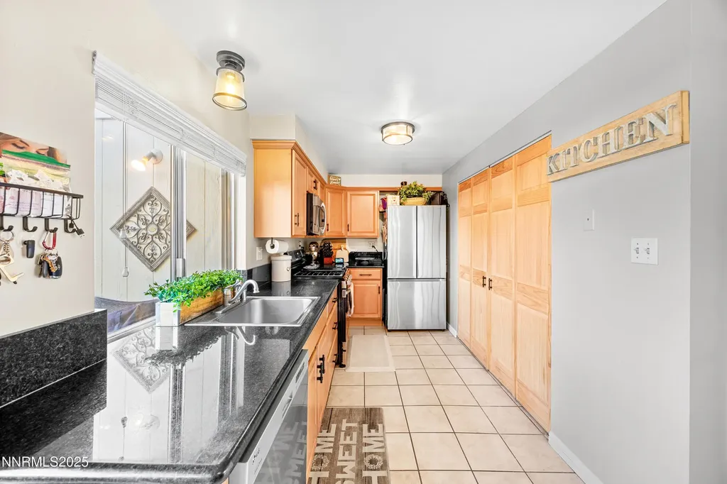 949 Crestwood Sparks NV 89434