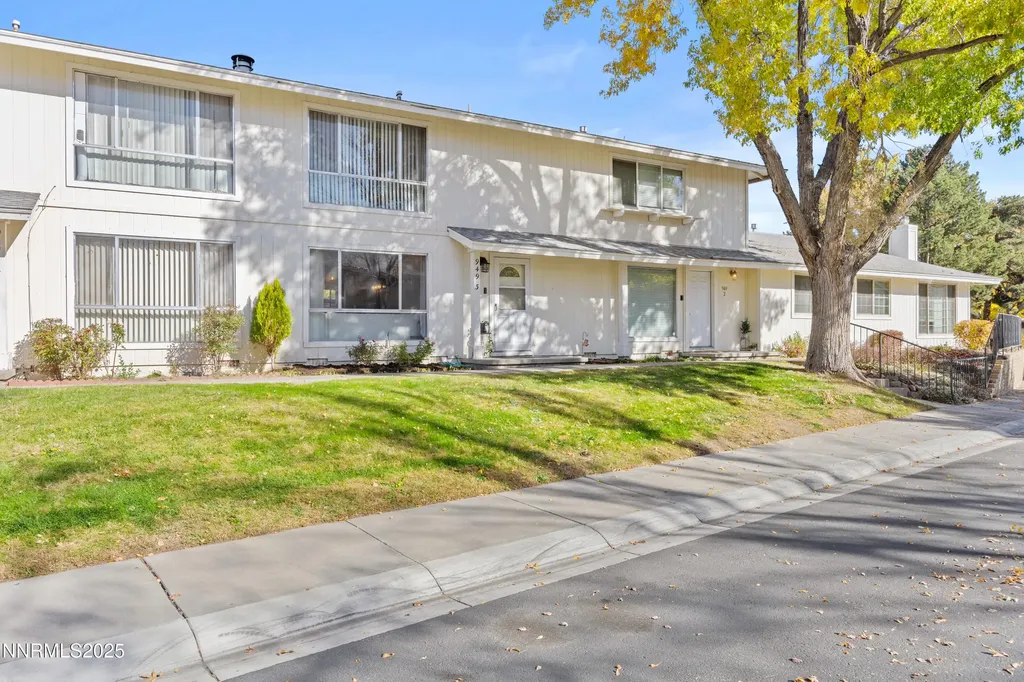 949 Crestwood Sparks NV 89434