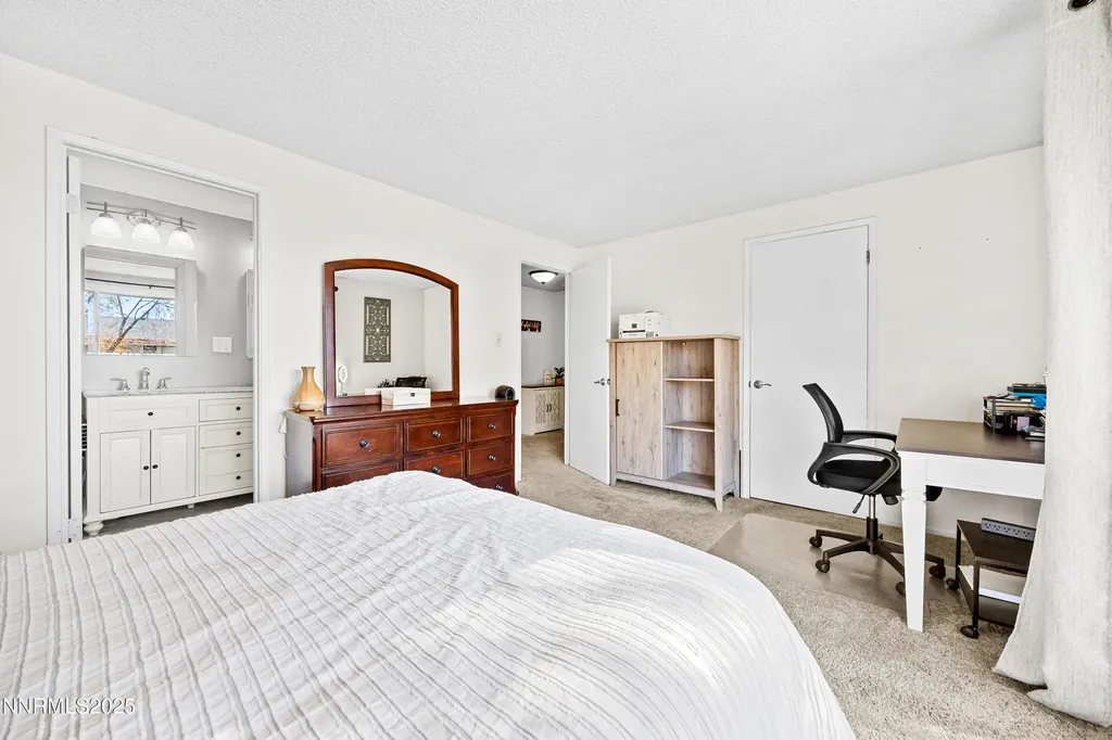 949 Crestwood Sparks NV 89434