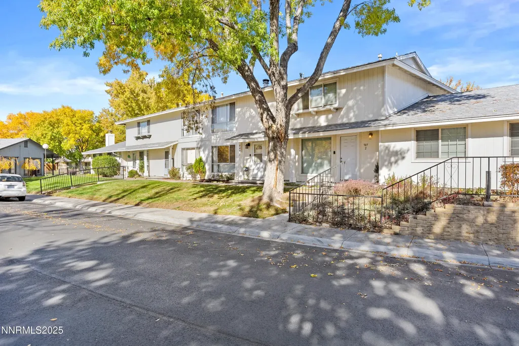 949 Crestwood Sparks NV 89434