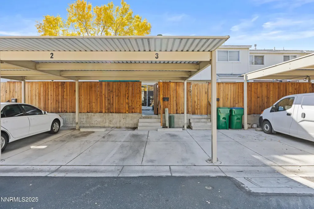 949 Crestwood Sparks NV 89434
