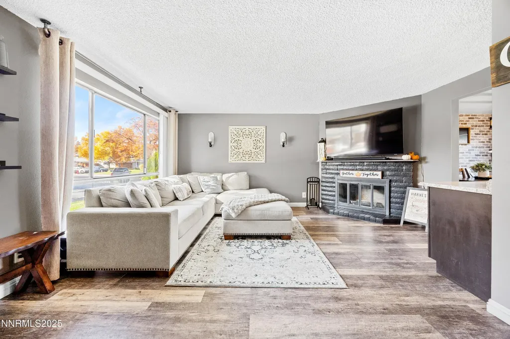 949 Crestwood Sparks NV 89434