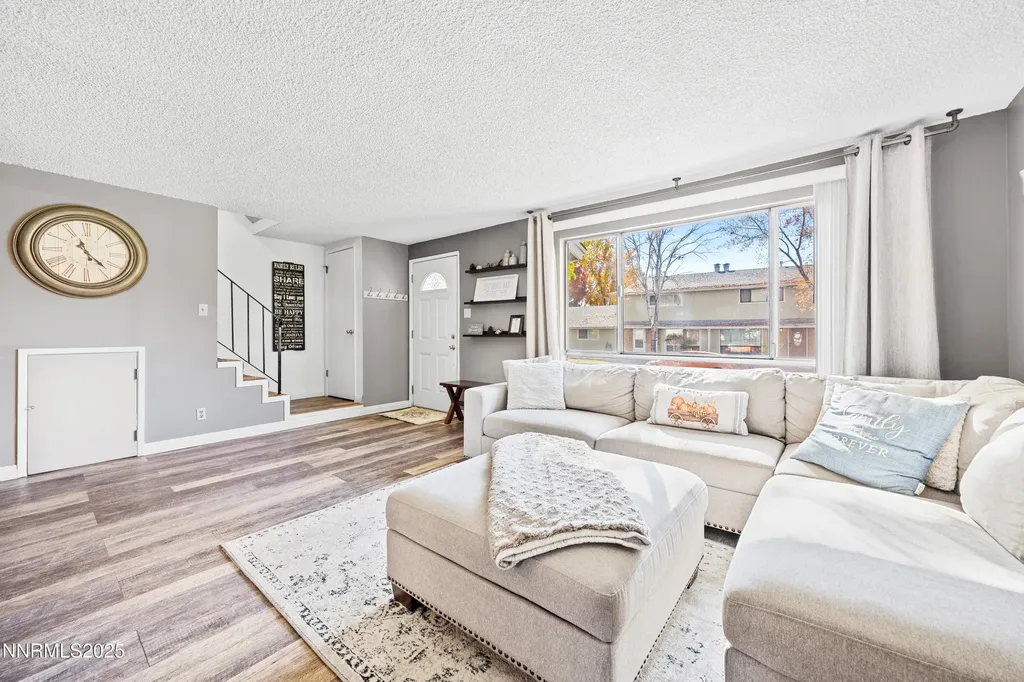 949 Crestwood Sparks NV 89434