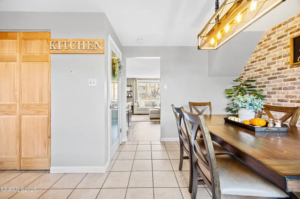 949 Crestwood Sparks NV 89434