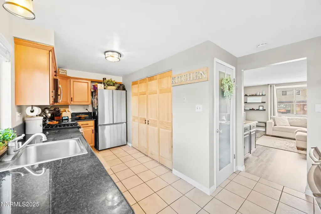949 Crestwood Sparks NV 89434