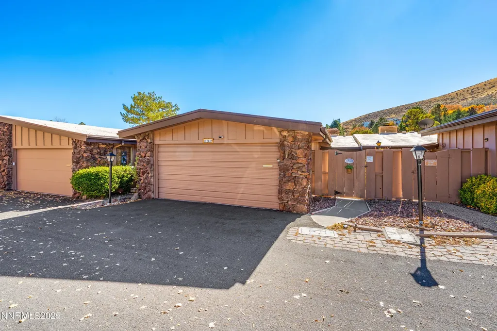 148 Lake Glen Carson City NV 89703