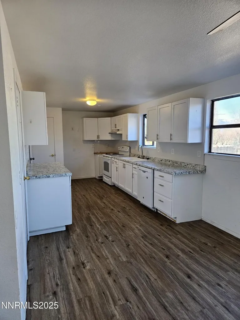 1312 Jobs Peak Gardnerville NV 89460