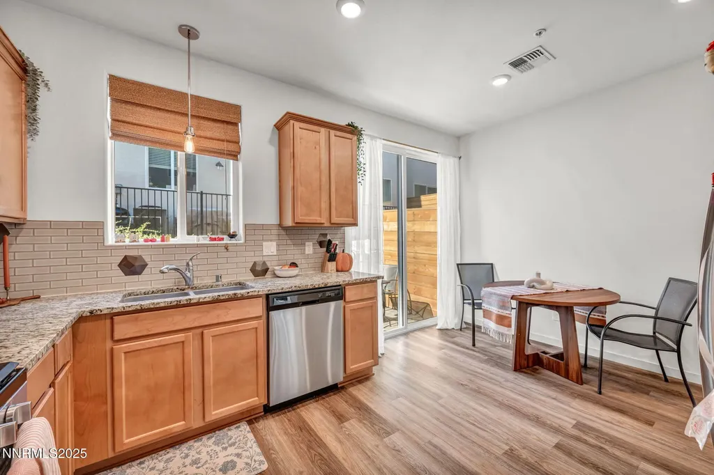 585 Logan Jacob Reno NV 89503