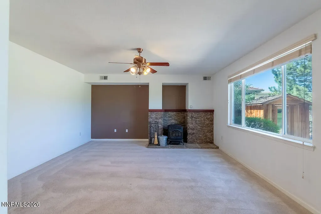 932 Lakeview Dayton NV 89403