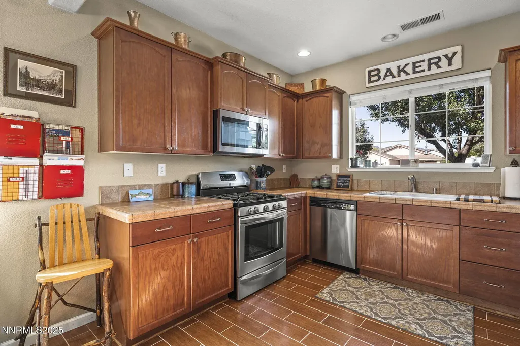 1715 Short Oak Fernley NV 89408