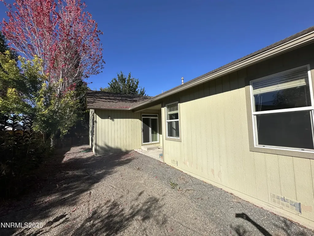 1458 Cardiff Gardnerville NV 89410