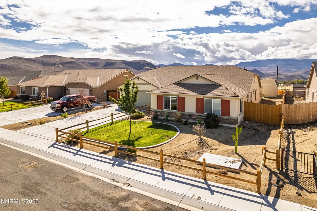 221 Snow Dayton NV 89403
