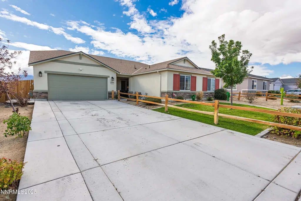 221 Snow Dayton NV 89403