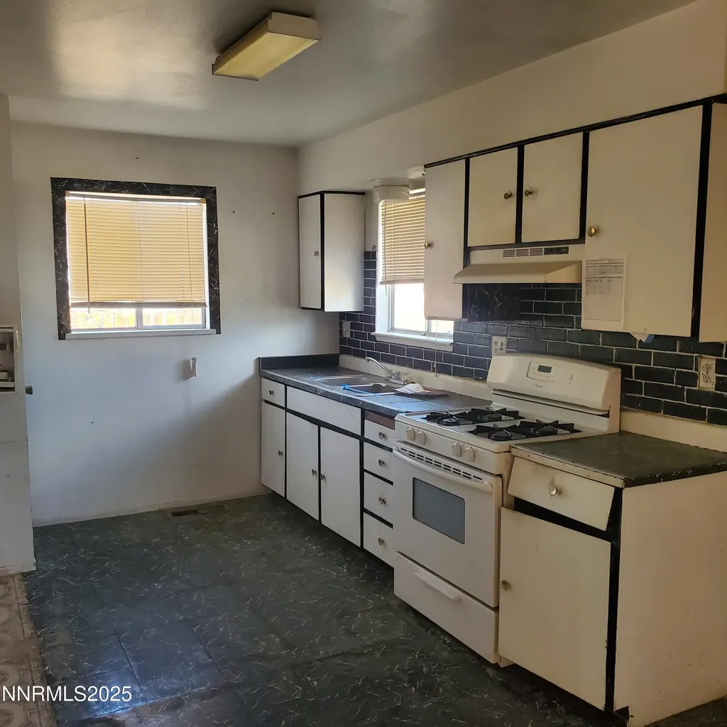 315 Pine Hawthorne NV 89415