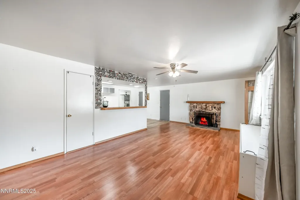 1193 Manhattan Gardnerville NV 89460