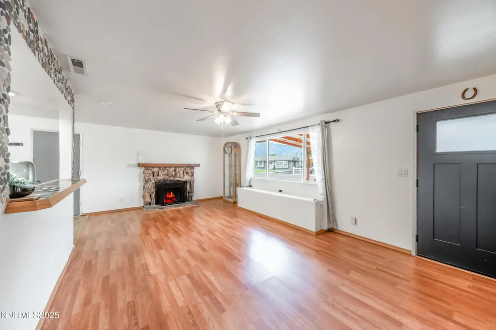 1193 Manhattan Gardnerville NV 89460