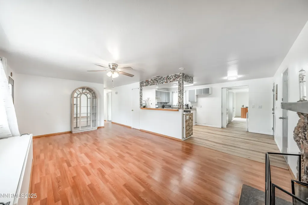 1193 Manhattan Gardnerville NV 89460