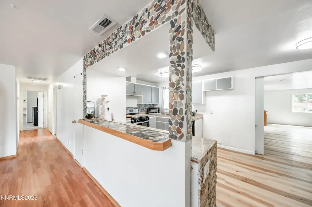 1193 Manhattan Gardnerville NV 89460