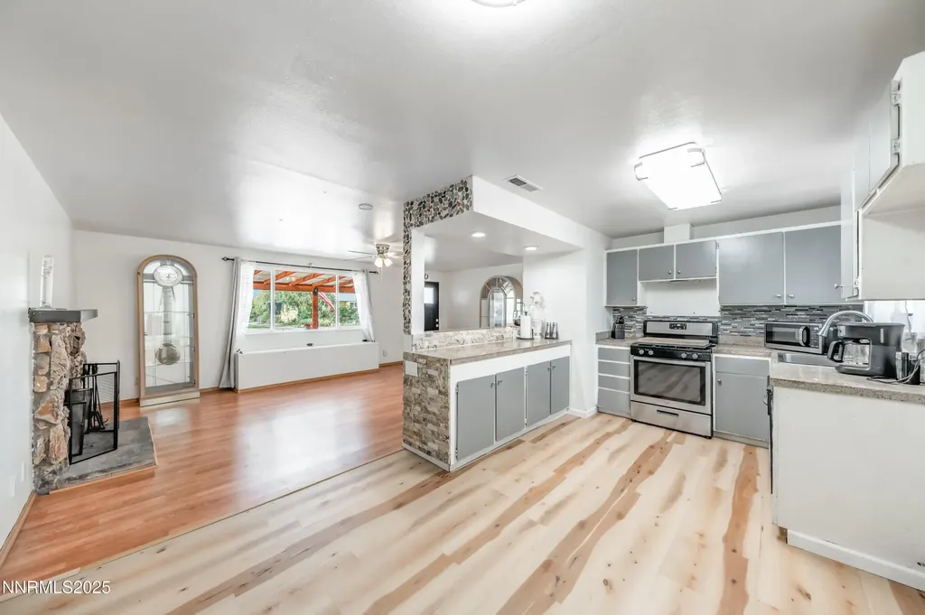 1193 Manhattan Gardnerville NV 89460