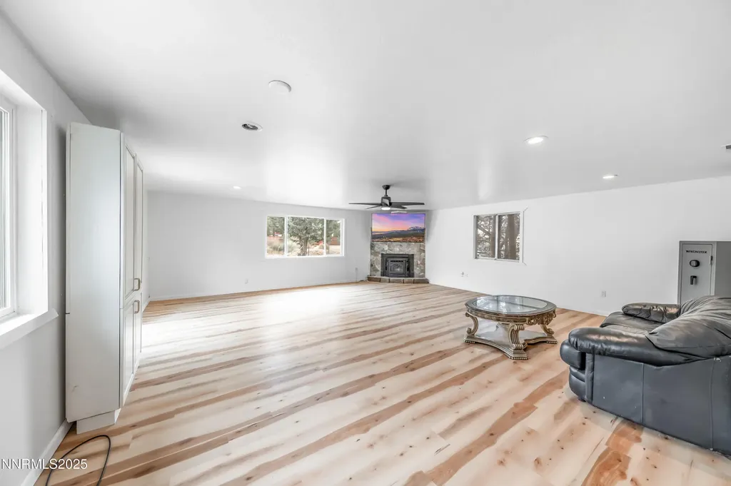 1193 Manhattan Gardnerville NV 89460