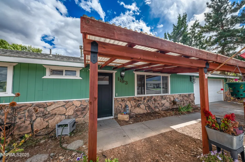 1193 Manhattan Gardnerville NV 89460