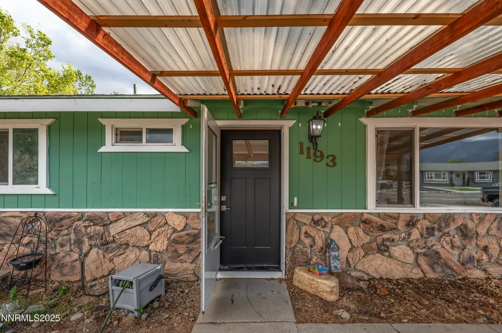 1193 Manhattan Gardnerville NV 89460