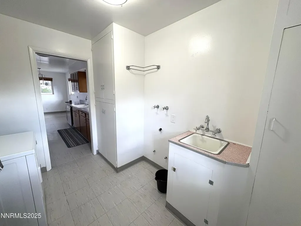 230 Glenmanor Reno NV 89509