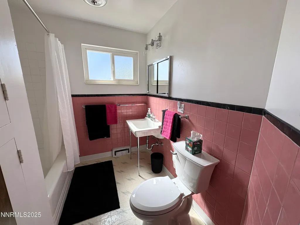 230 Glenmanor Reno NV 89509
