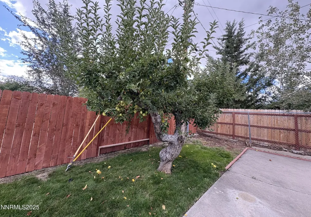 230 Glenmanor Reno NV 89509