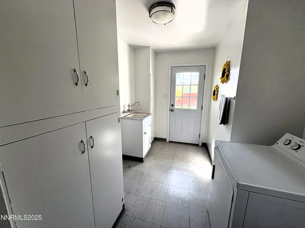 230 Glenmanor Reno NV 89509