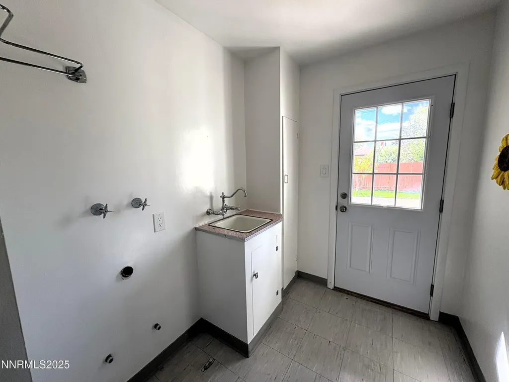 230 Glenmanor Reno NV 89509