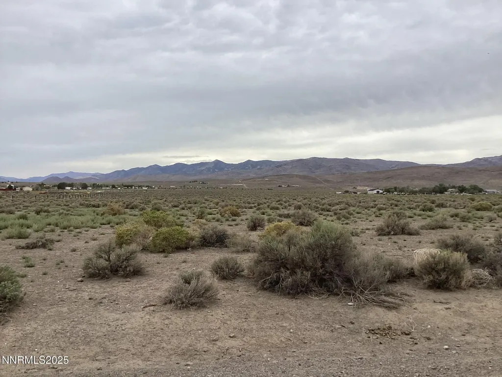 5225 Boyer Silver Springs NV 89429