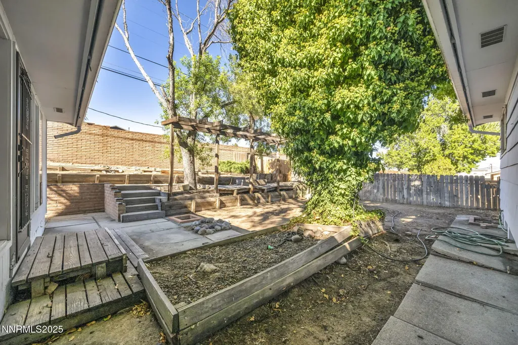 3235 Bryan Reno NV 89503