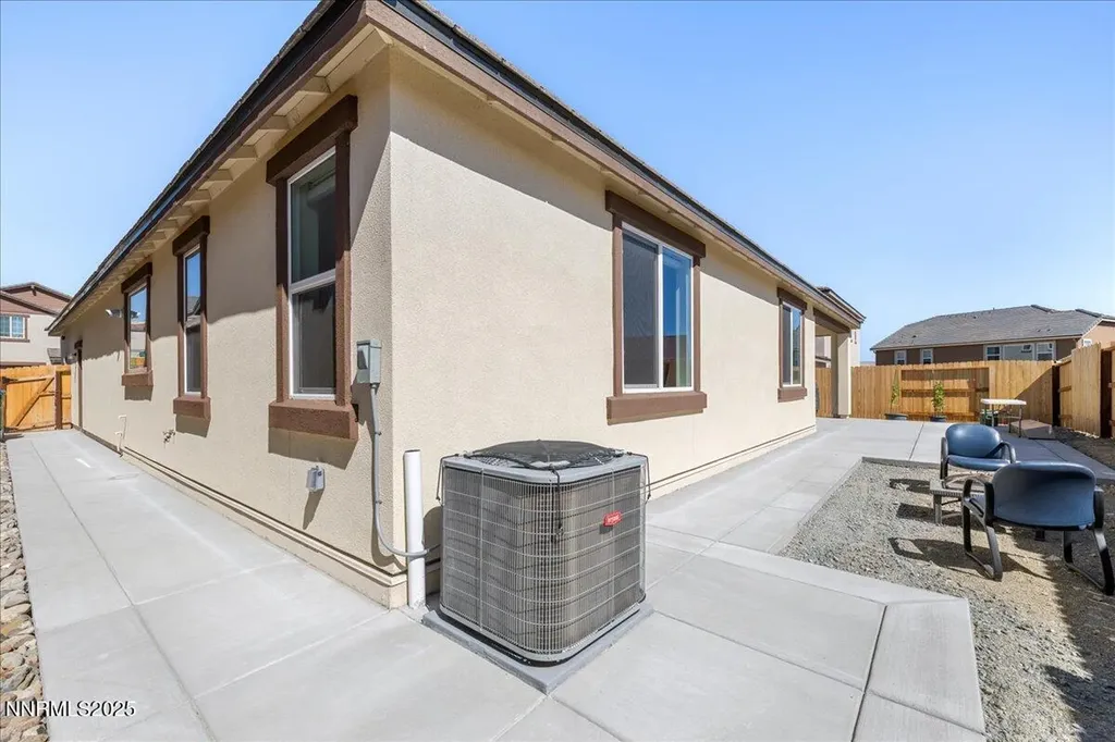 775 Bale Mountain Sparks NV 89436