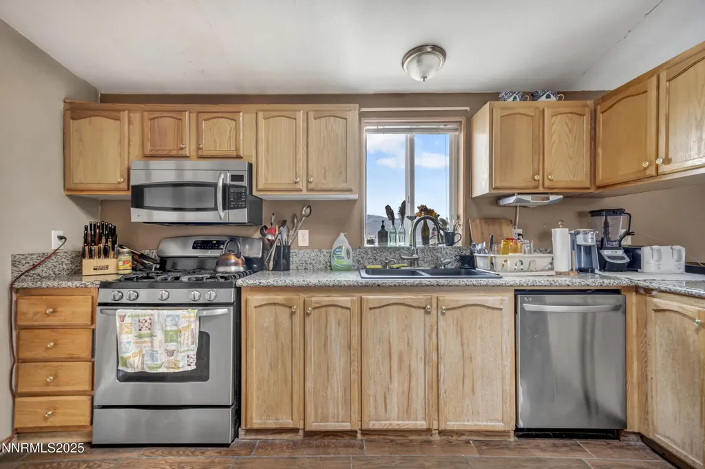 5100 Grey Van Reno NV 89510