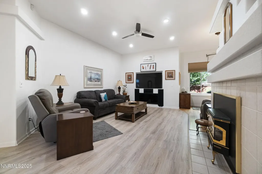 1216 Pleasantview Gardnerville NV 89460