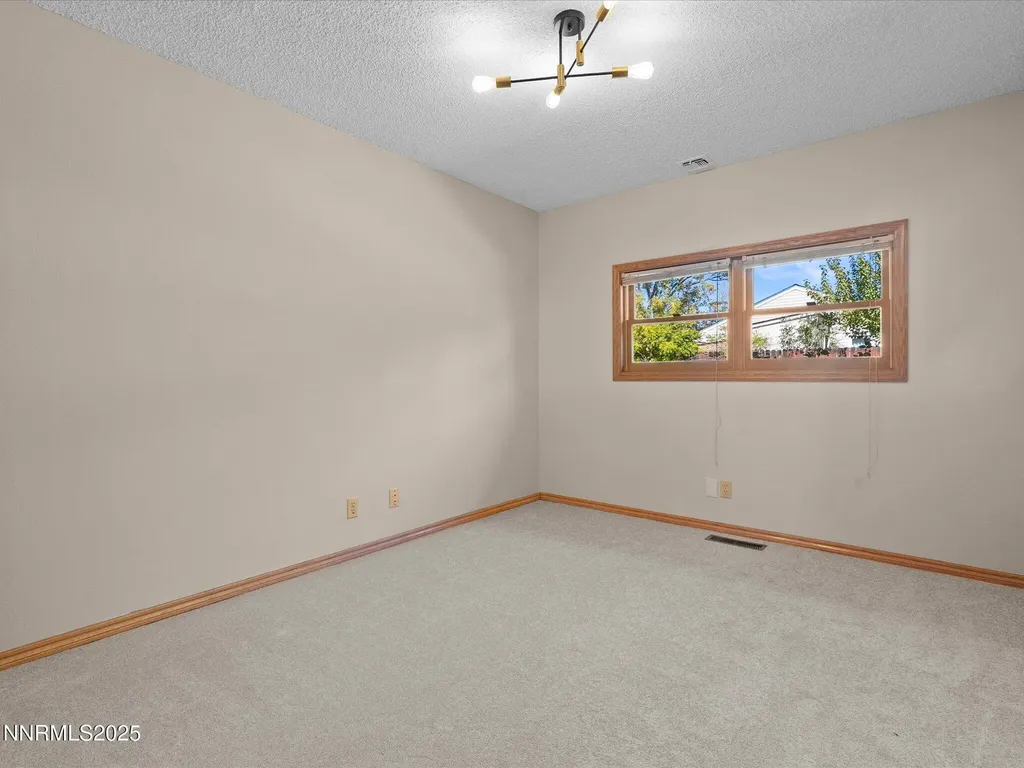 185 Lakeview Verdi NV 89439