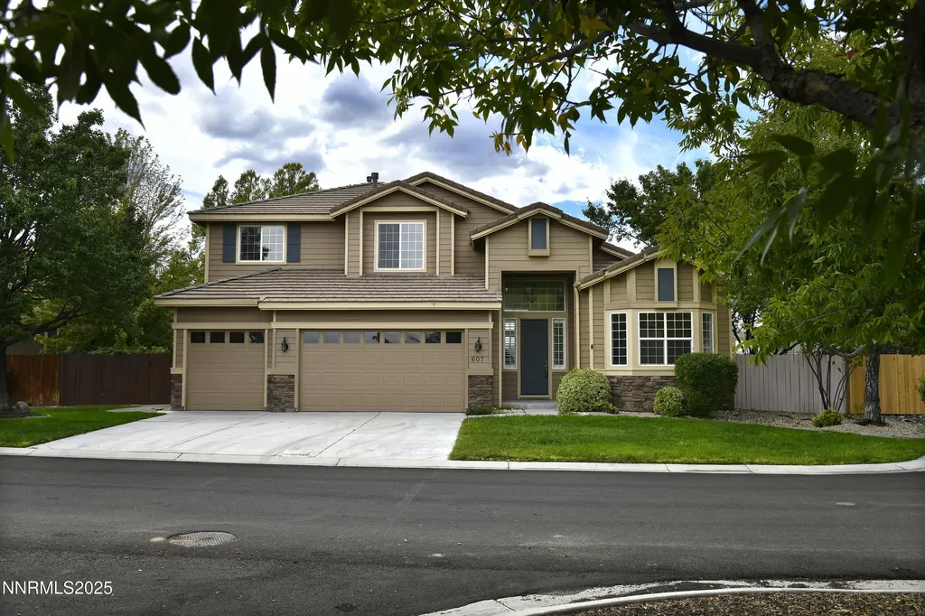 607 St Andrews Dayton NV 89403