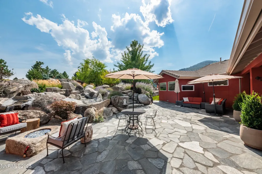 8045 List Country Washoe Valley NV 89704