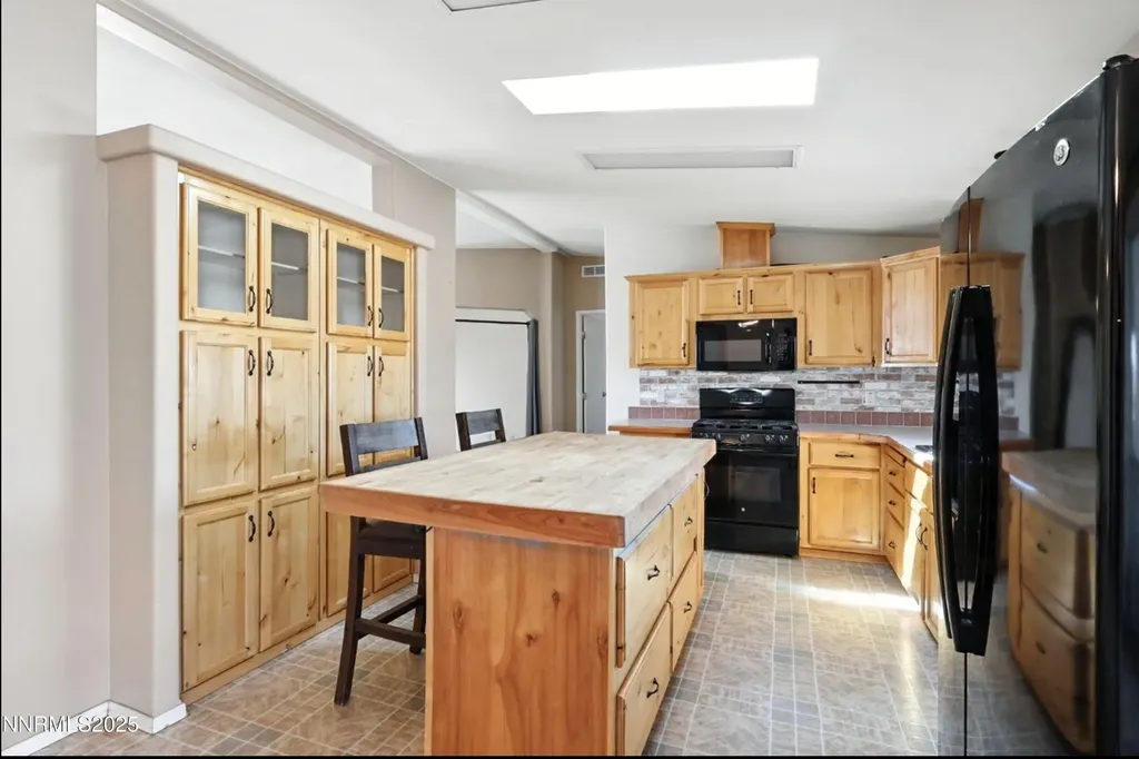 16 Ludington Yerington NV 89447