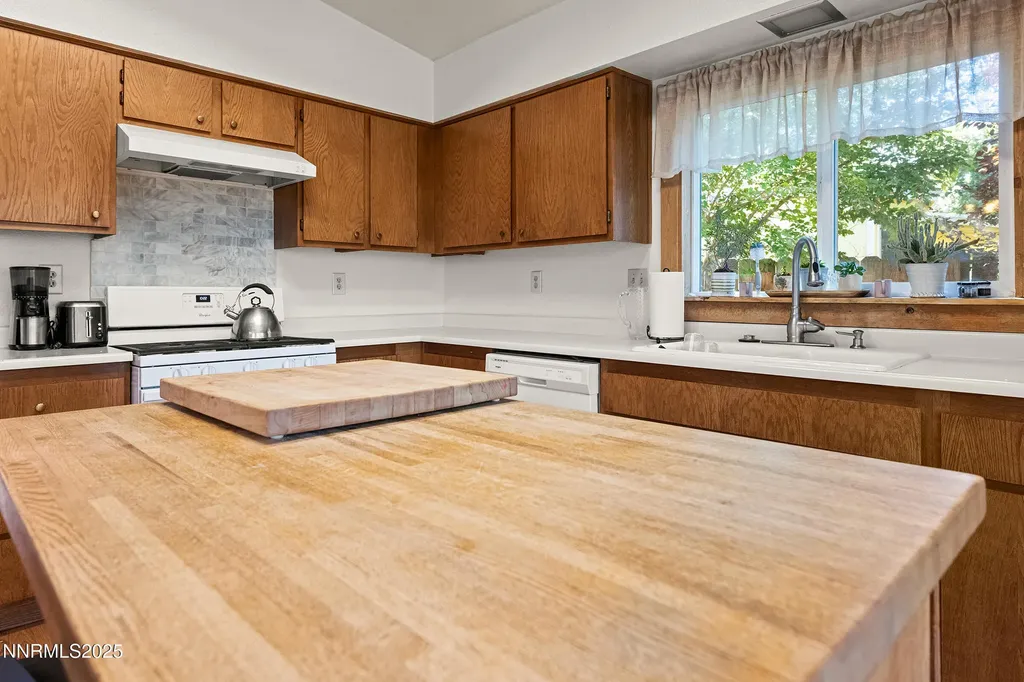 2454 Eastwood Carson City NV 89701
