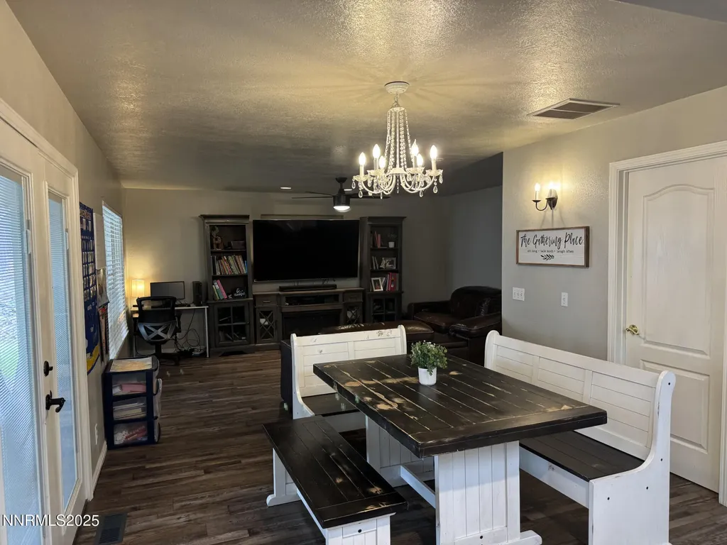 2081 Russell Elko NV 89801