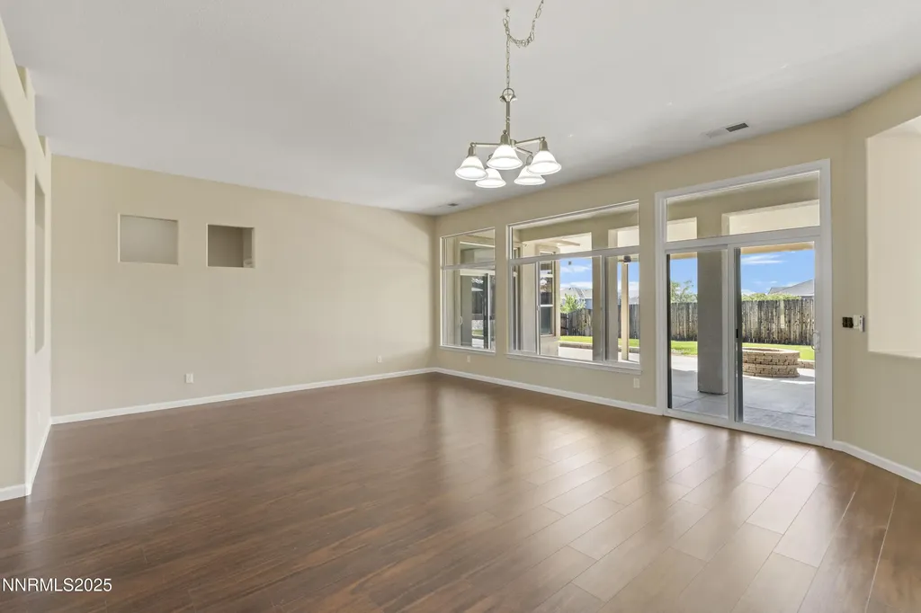 1838 Kinglet Sparks NV 89441