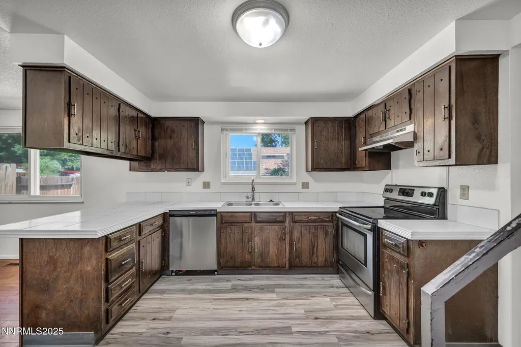 7274 Windmill Reno NV 89511