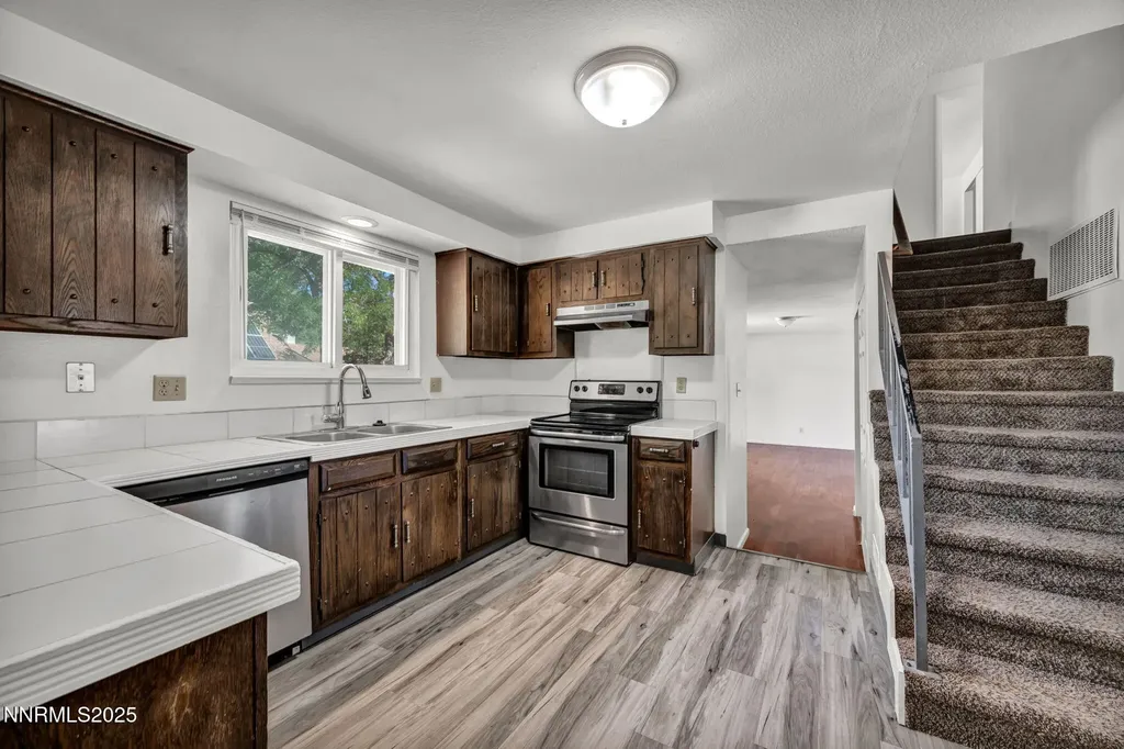 7274 Windmill Reno NV 89511