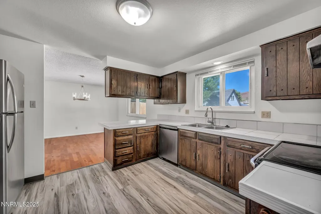 7274 Windmill Reno NV 89511