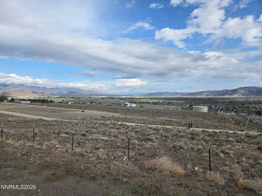 13 Valley View Fernley NV 89408