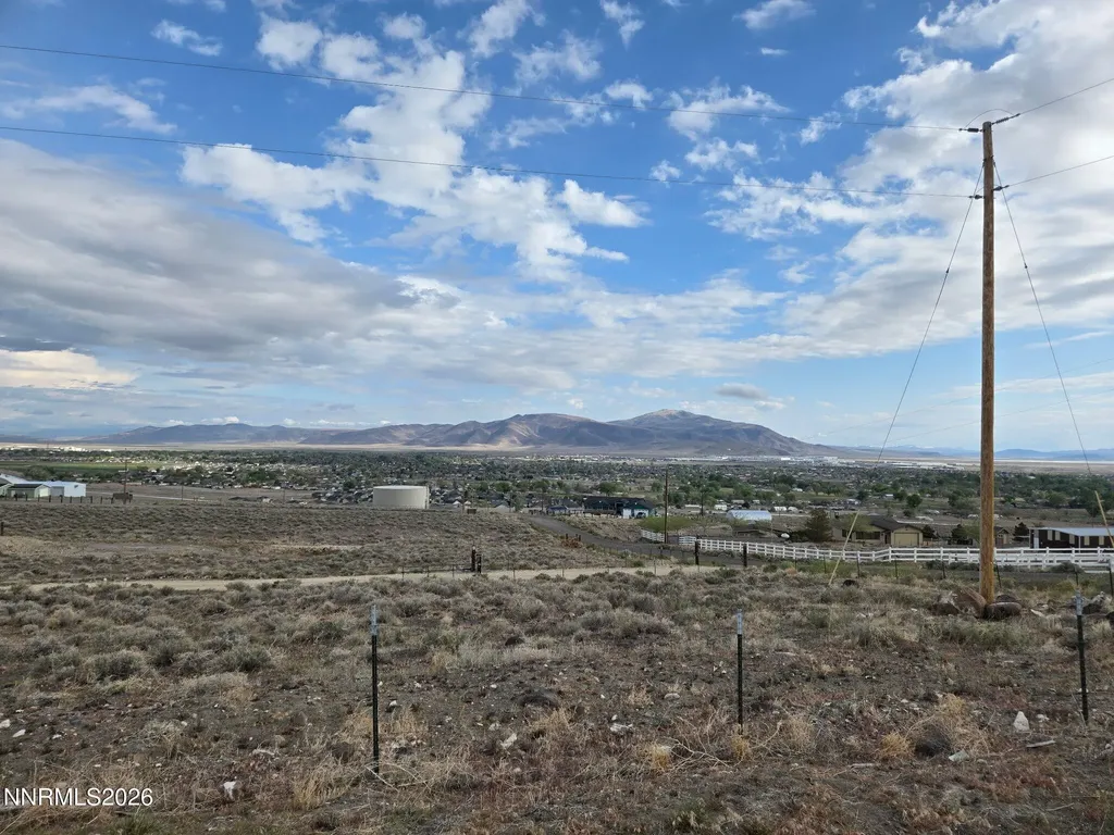 13 Valley View Fernley NV 89408